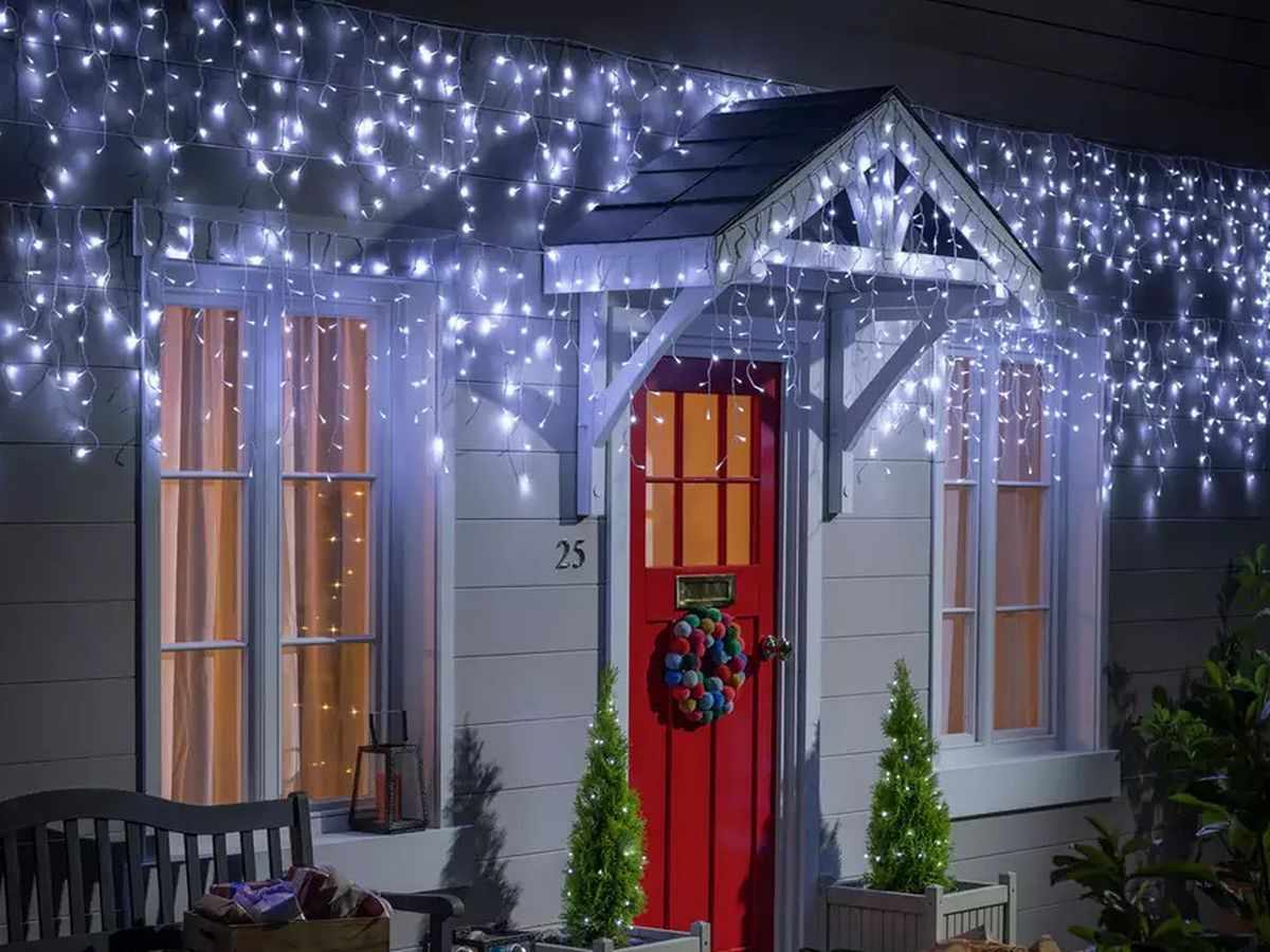 elegant and pretty christmas lights add festive feeling to homes regarding where outdoor christmas lights crossword Elegant And Pretty' Christmas Lights 'Add Festive Feeling To Homes regarding Where Outdoor Christmas Lights Crossword
