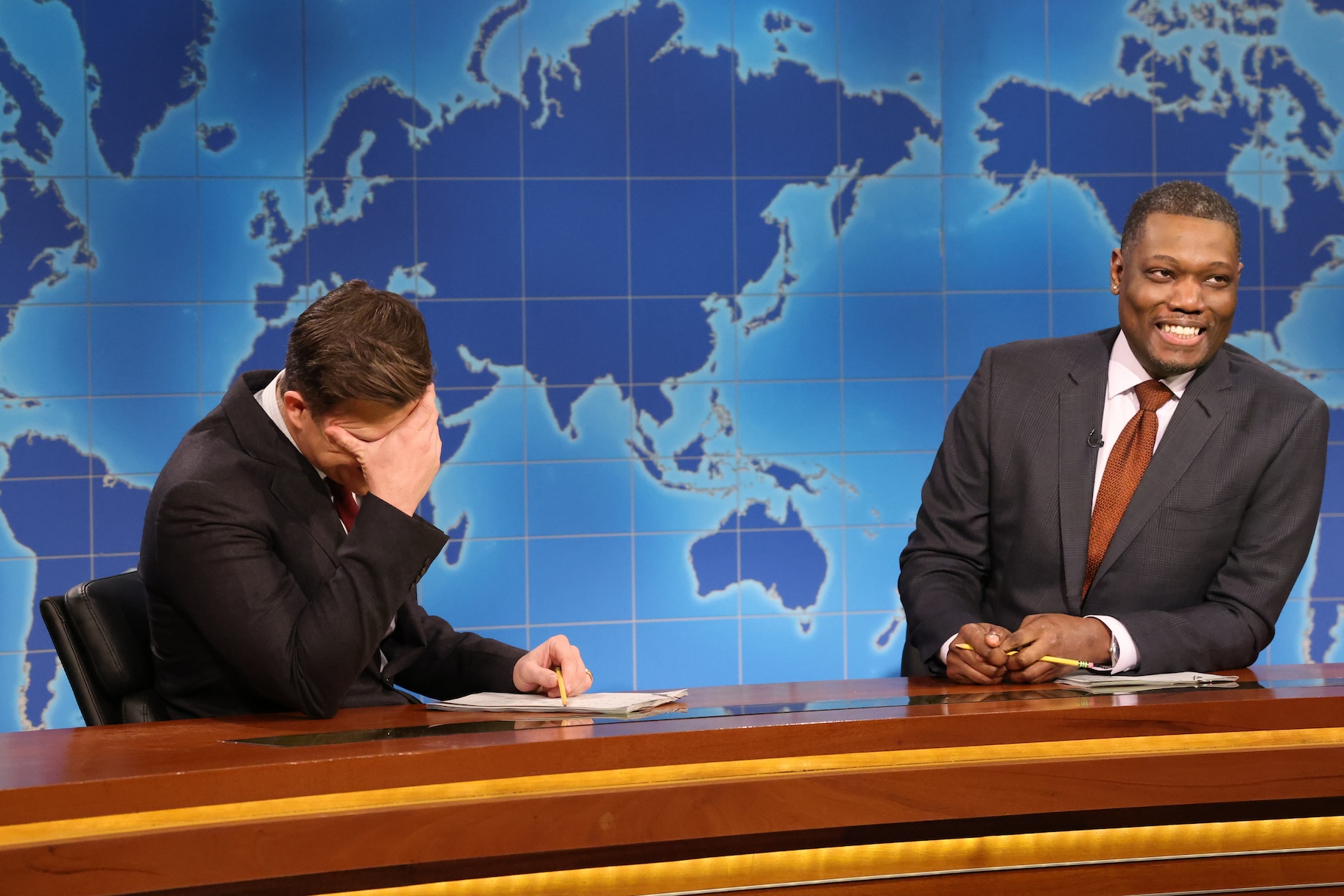Colin Jost Michael Che Christmas Joke Swap 2024 Scarlett Johansson